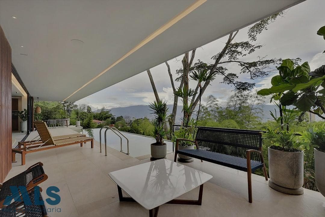 Casa en venta en Los Balsos Nº 2, Poblado, Medellín — foto 1 de 36