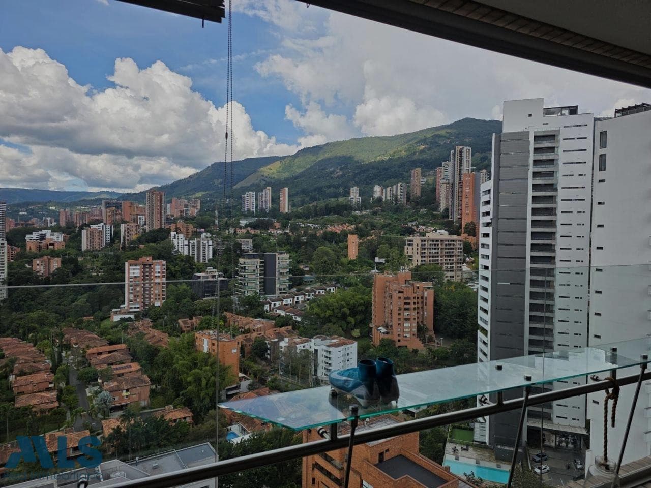 Apartamento en venta en San Lucas, Poblado, Medellín — foto 1 de 11