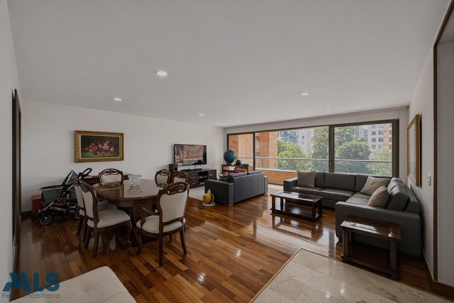 Apartamento en venta en La Tomatera, Poblado, Medellín — foto 1 de 33