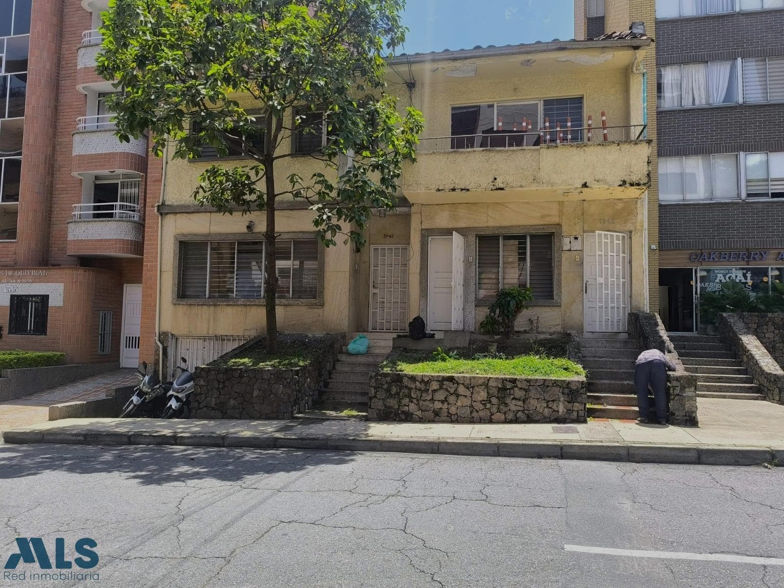 Casa en venta en Laureles, Medellín — foto 1 de 10