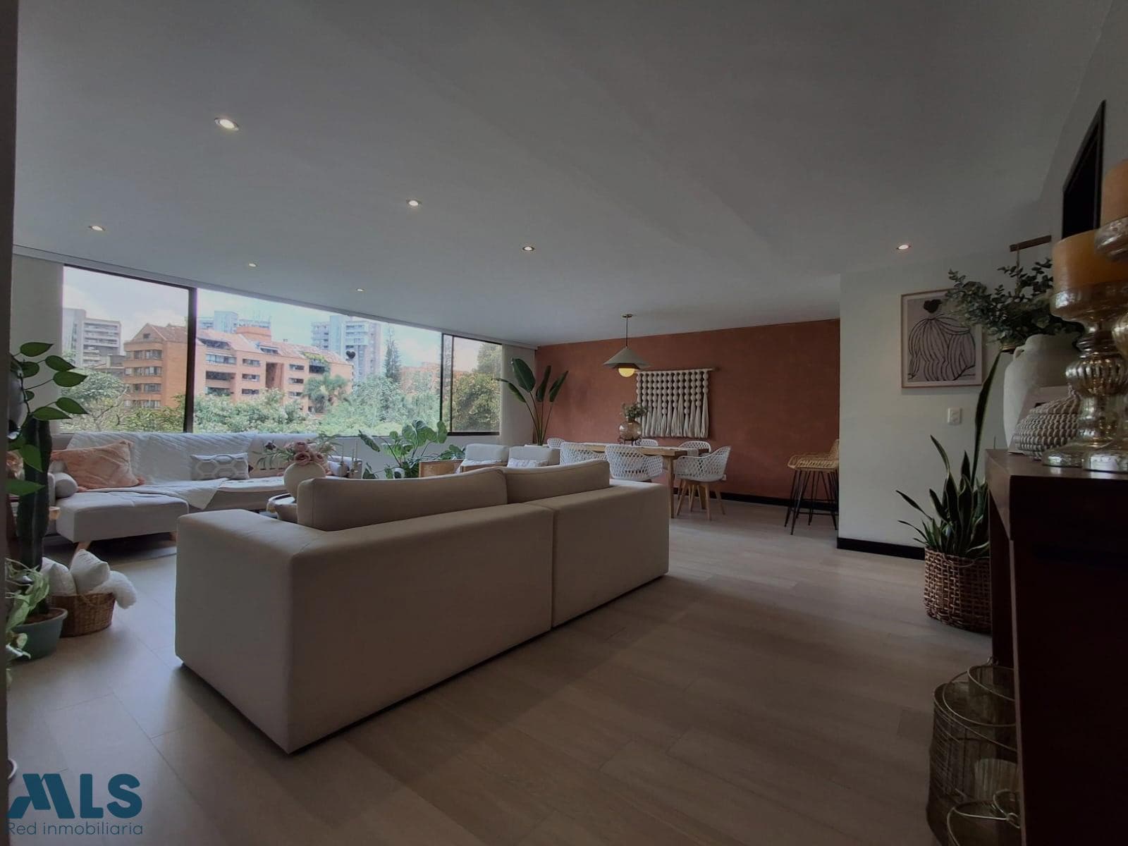 Apartamento en venta en El Tesoro, Poblado, Medellín — foto 1 de 20