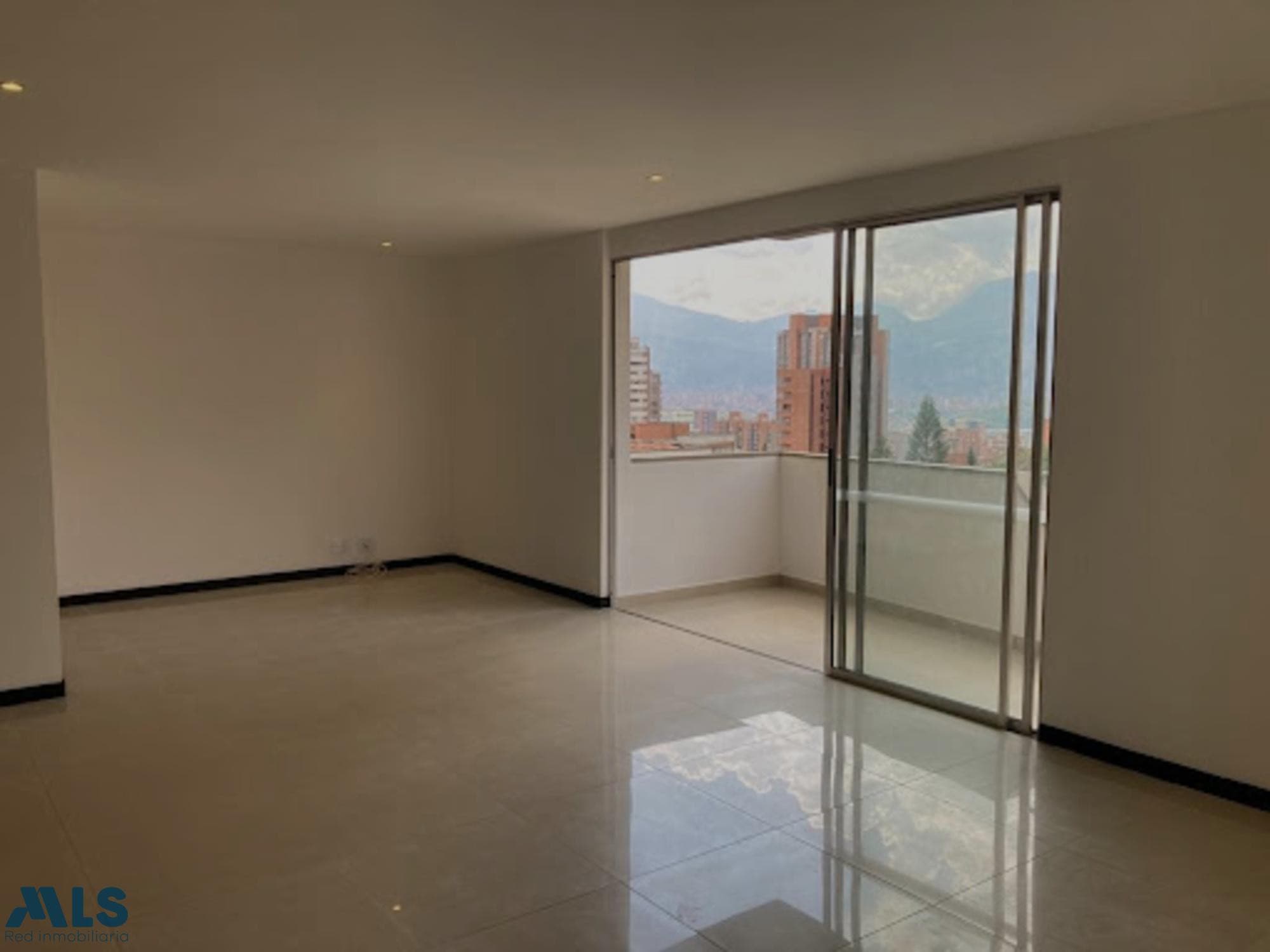 Apartamento en venta en Castropol, Poblado, Medellín — foto 1 de 9