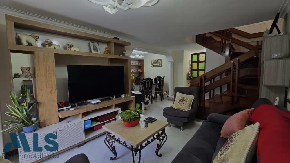 Apartamento en venta en Castropol, Poblado, Medellín — foto 1 de 28