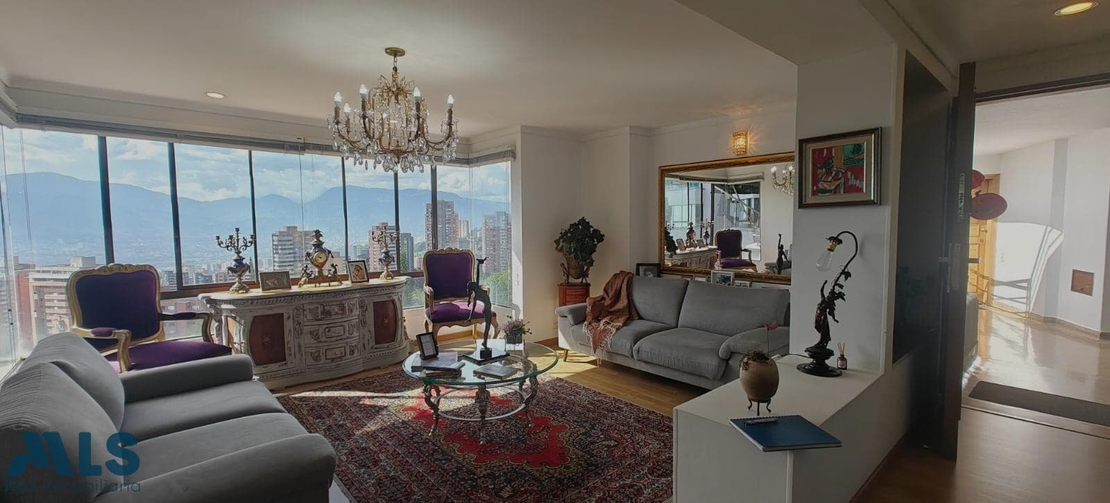 Apartamento en venta en La Calera, Poblado, Medellín — foto 1 de 22