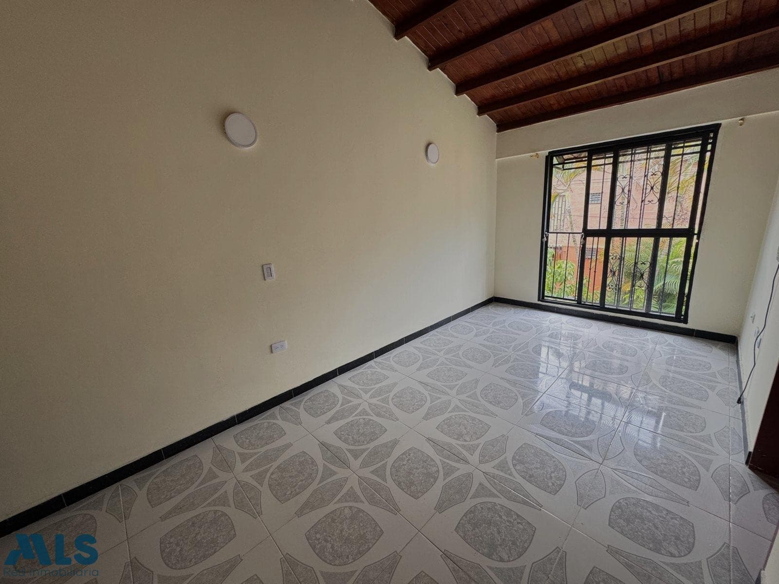 Apartamento en venta en Pradito, Aburra Sur, San Antonio De Prado — foto 1 de 15
