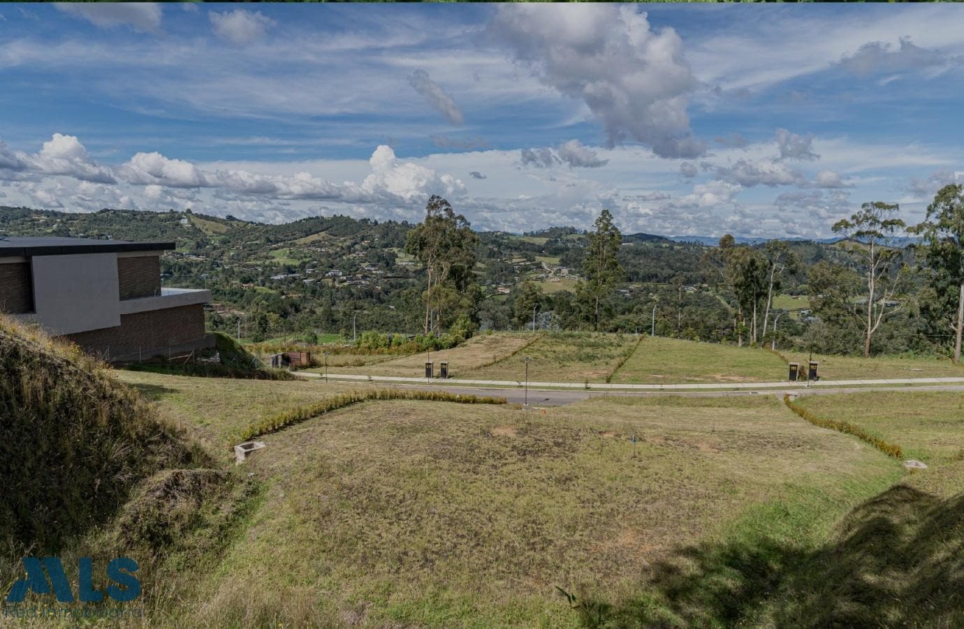 Lote Residencial en venta en Alto De Las Palmas, Poblado, Medellín — foto 1 de 9