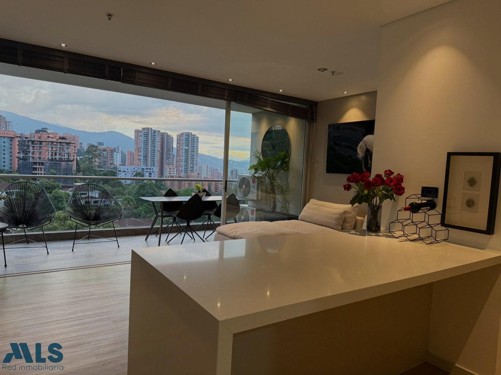 Apartamento en venta en Poblado, Medellín — foto 1 de 20