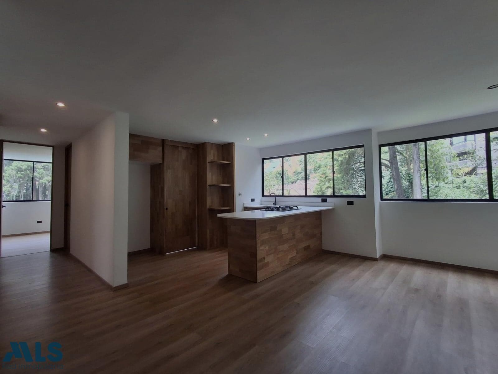 Apartamento en venta en El Tesoro, Poblado, Medellín — foto 1 de 24