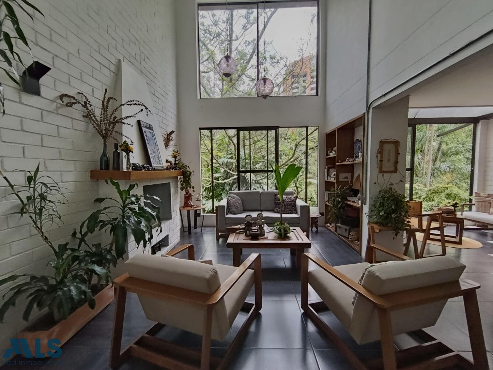 Casa en venta en Loma De Los Parra, Poblado, Medellín — foto 1 de 28