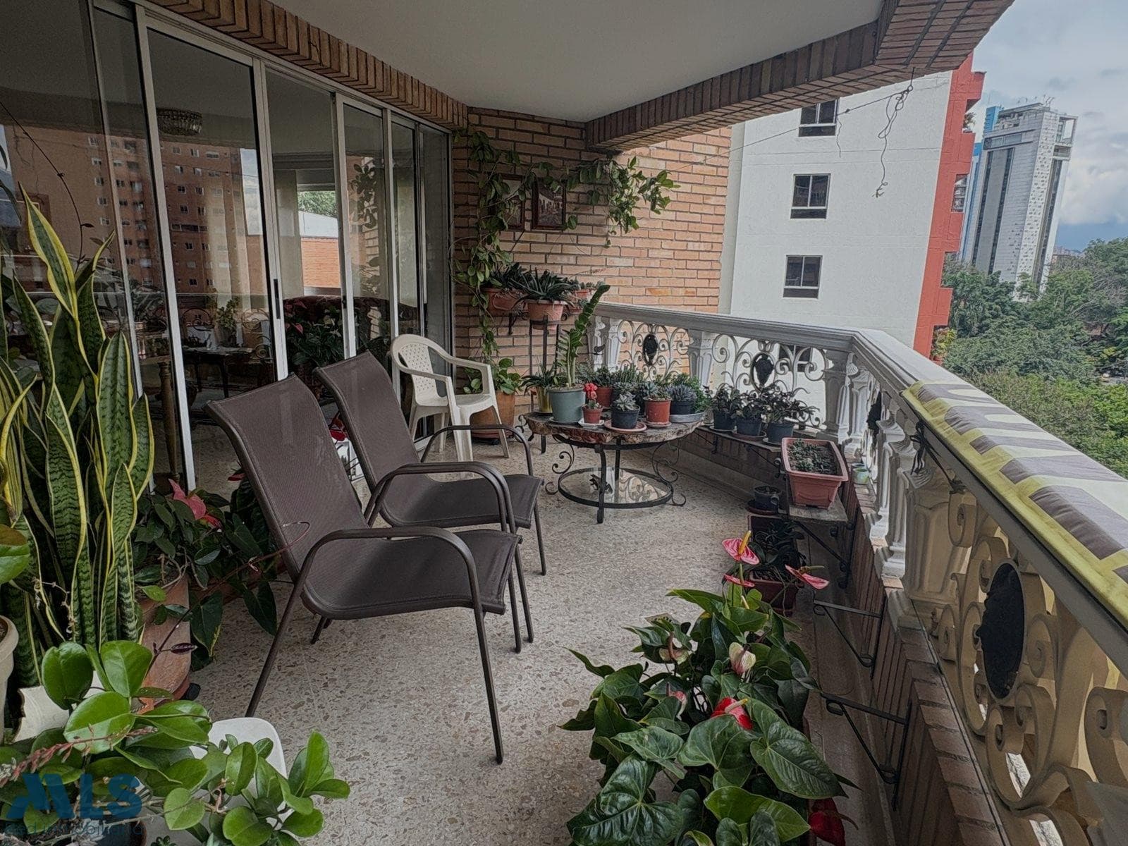Apartamento en venta en Laureles, Medellín — foto 1 de 18