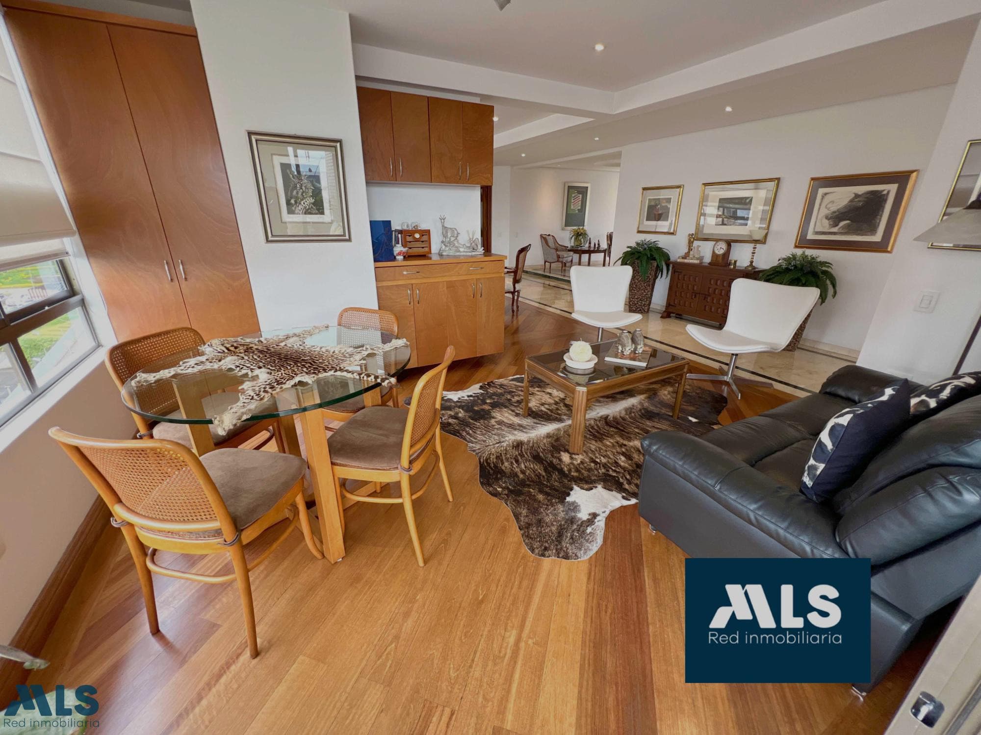 Apartamento en venta en Loma De Los Parra, Poblado, Medellín — foto 1 de 16