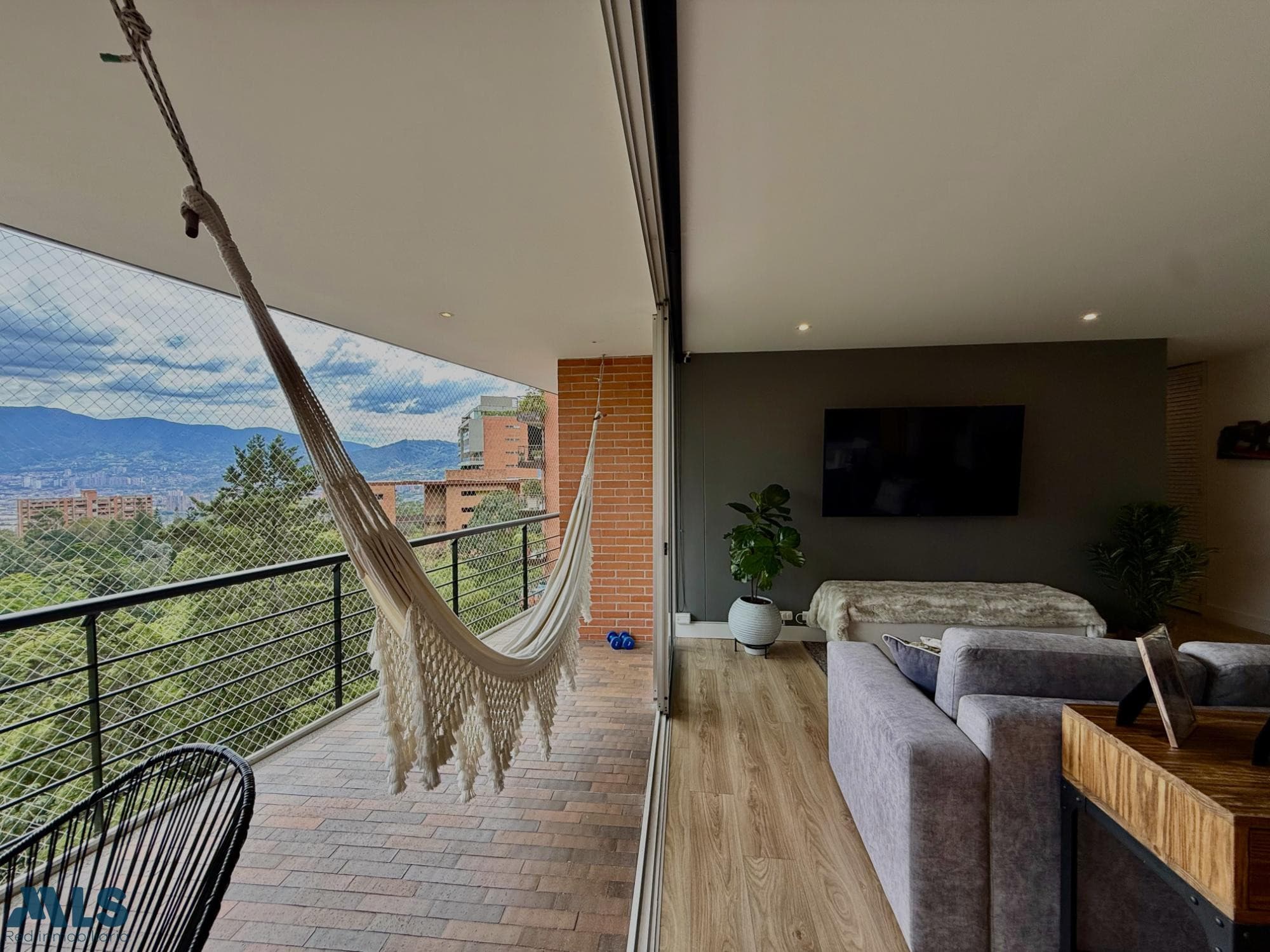 Apartamento en venta en San Lucas, Poblado, Medellín — foto 1 de 15