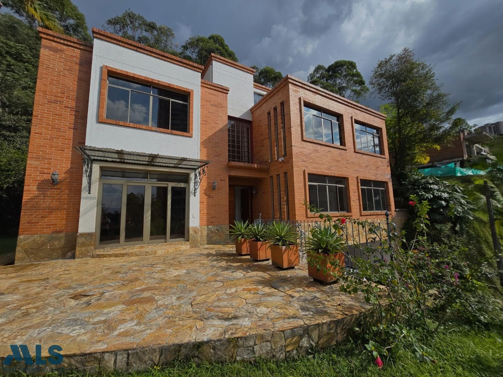 Casa en venta en Loma Cola Del Zorro, Poblado, Medellín — foto 1 de 29