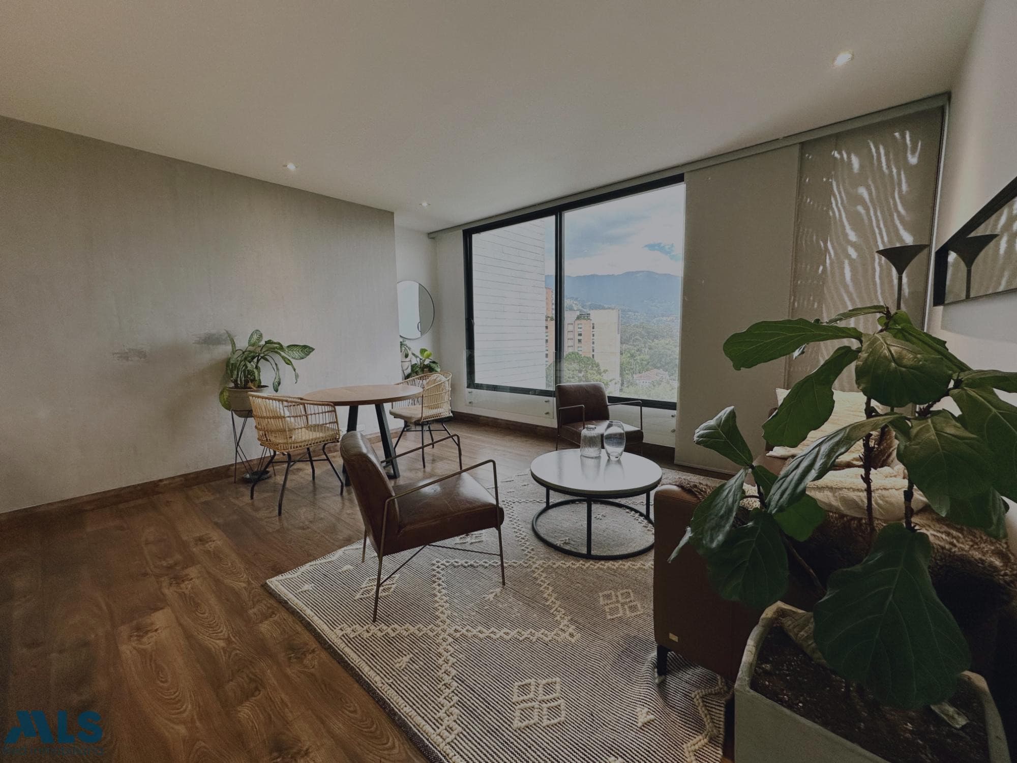 Apartamento en venta en San Lucas, Poblado, Medellín — foto 1 de 12