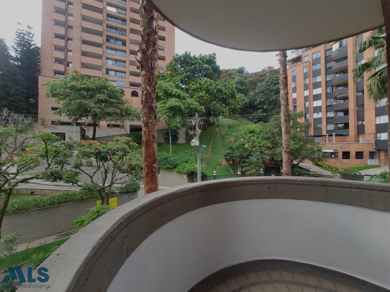Apartamento en venta en Poblado, Medellín — foto 1 de 20