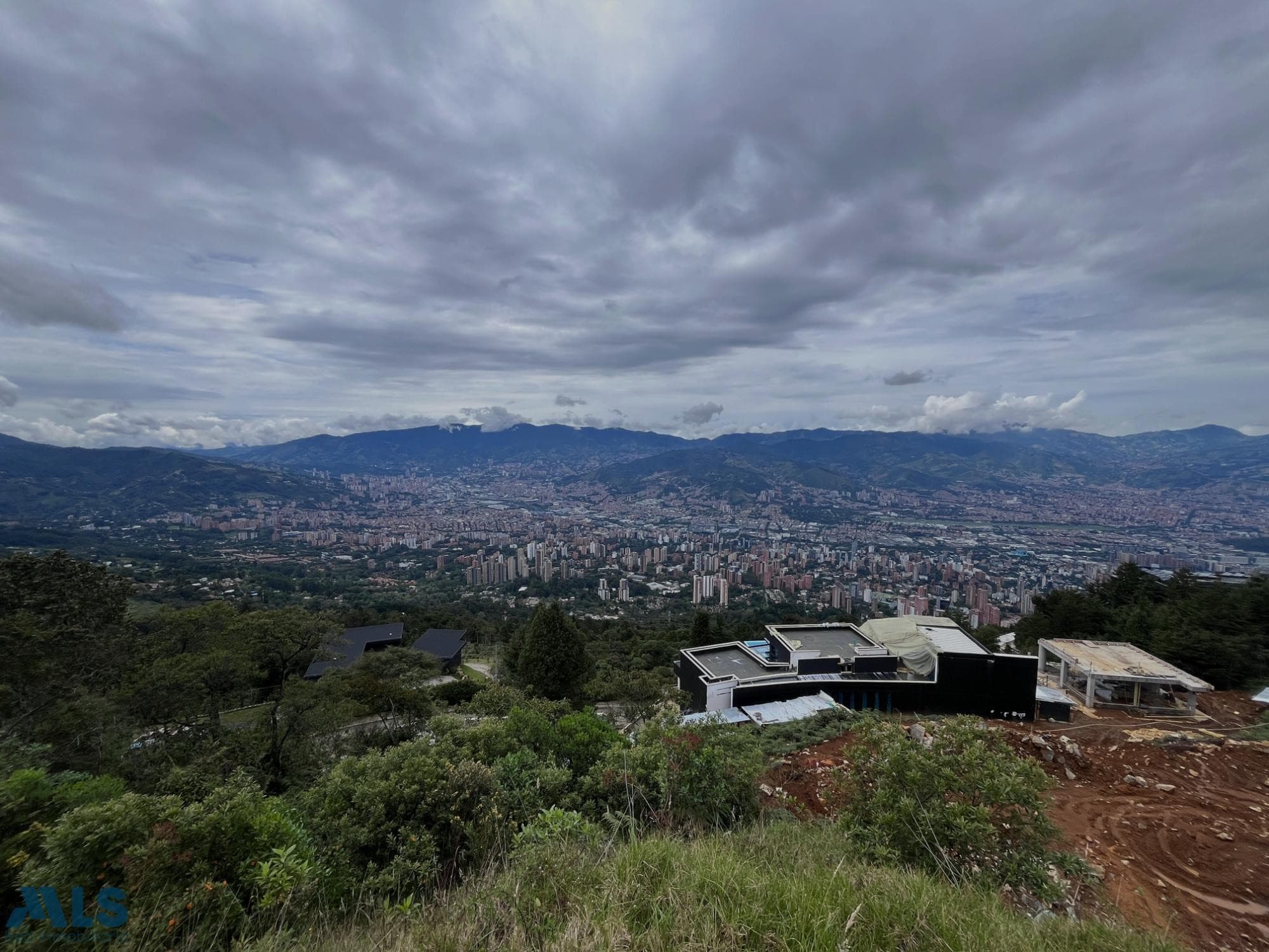 Lote Residencial en venta en Las Palmas, Poblado, Medellín — foto 1 de 9