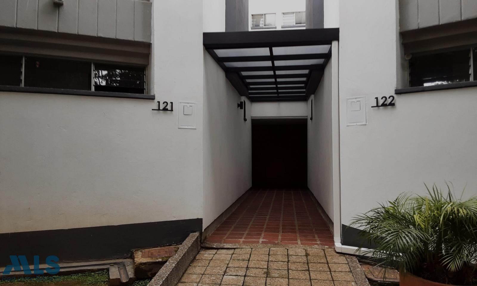 Casa en venta en Poblado, Medellín — foto 1 de 30
