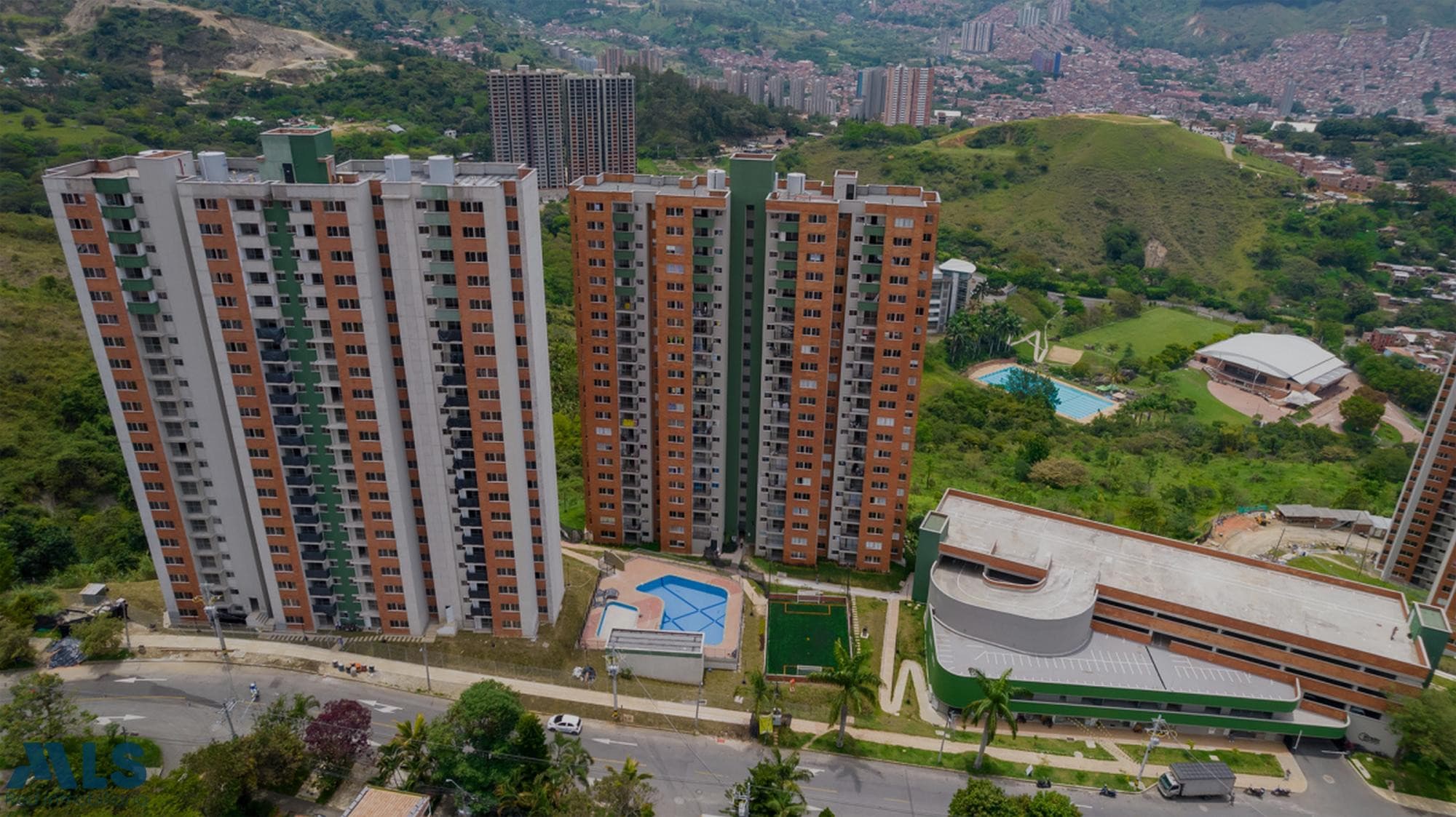 Apartamento en venta en Los Bucaros, Norte, Bello — foto 1 de 8