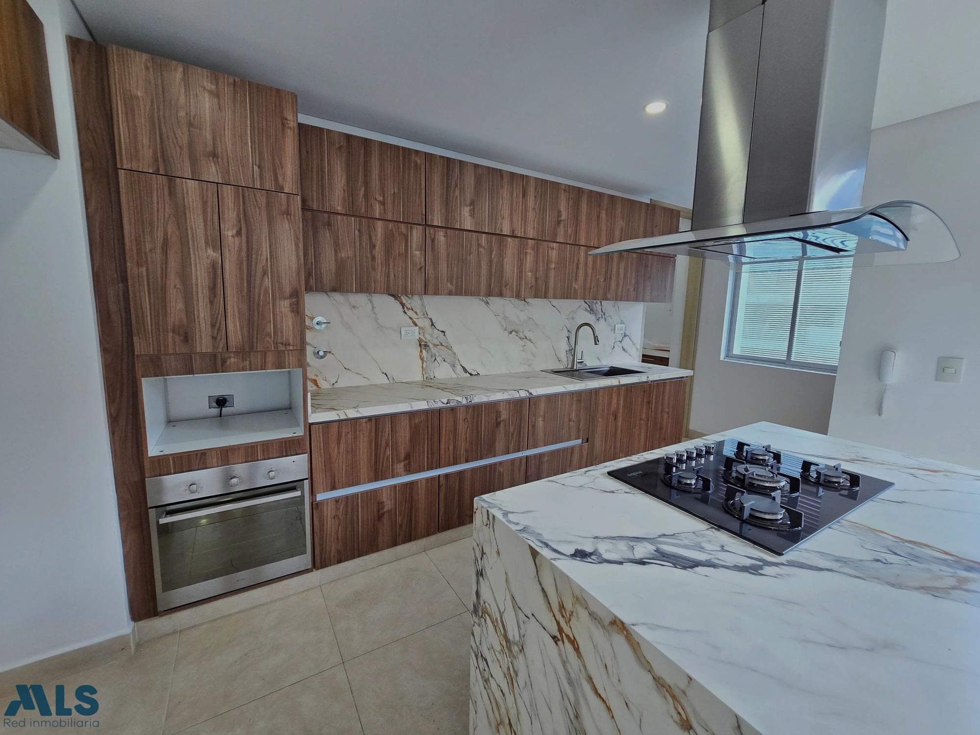 Apartamento en venta en Castropol, Poblado, Medellín — foto 1 de 18