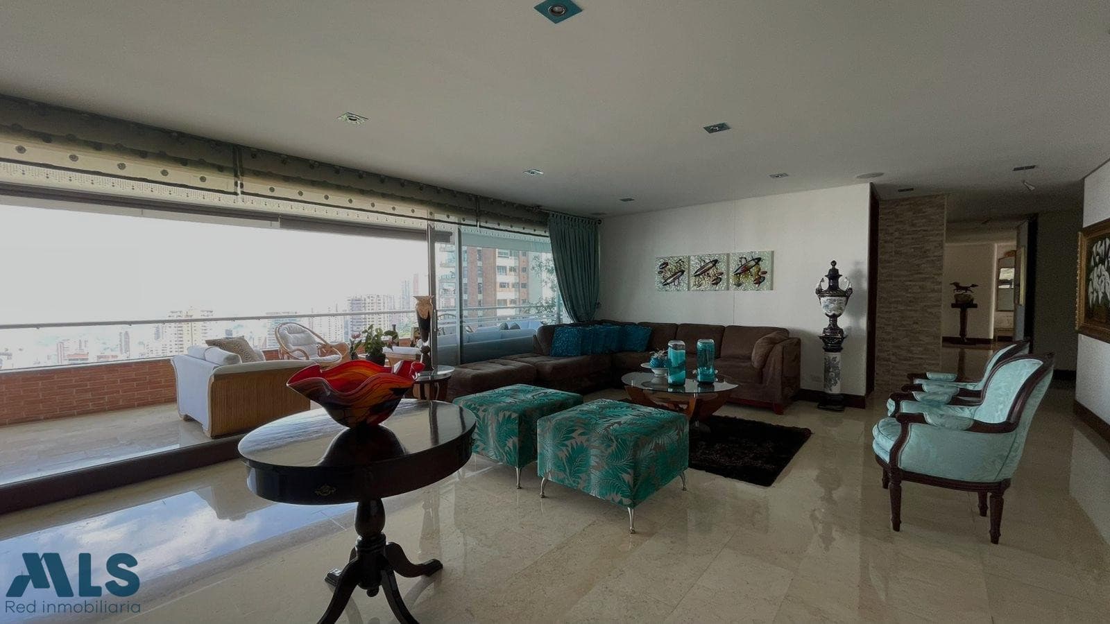 Apartamento en venta en El Tesoro, Poblado, Medellín — foto 1 de 27