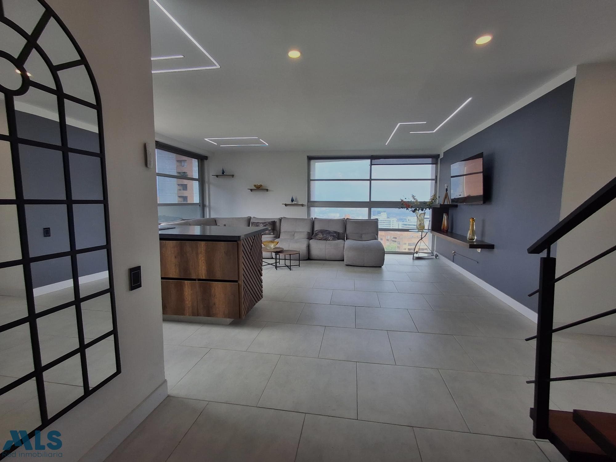 Apartamento en venta en La Tomatera, Poblado, Medellín — foto 1 de 26