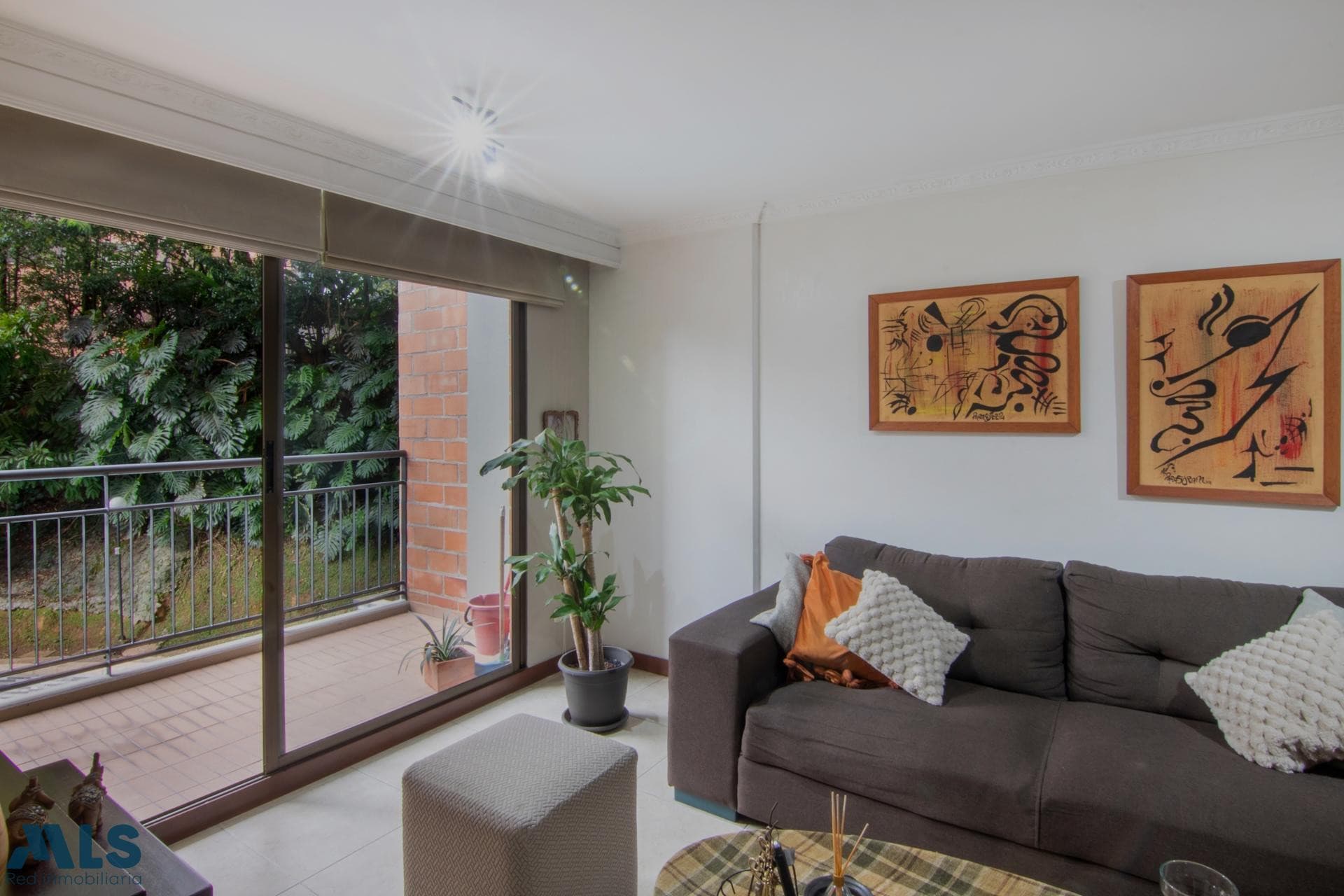 Apartamento en venta en Castropol, Poblado, Medellín — foto 1 de 12
