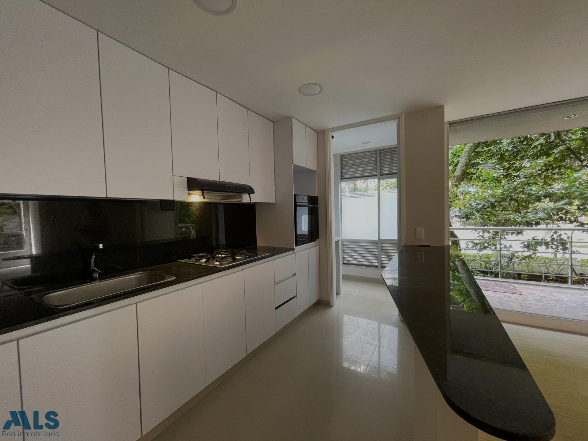 Apartamento en venta en Lalinde, Poblado, Medellín — foto 1 de 16