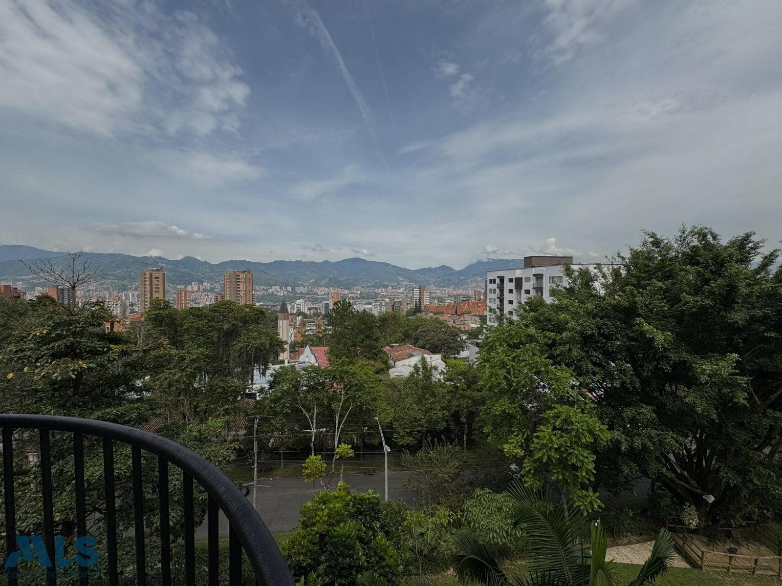 Apartamento en venta en La Visitación, Poblado, Medellín — foto 1 de 22