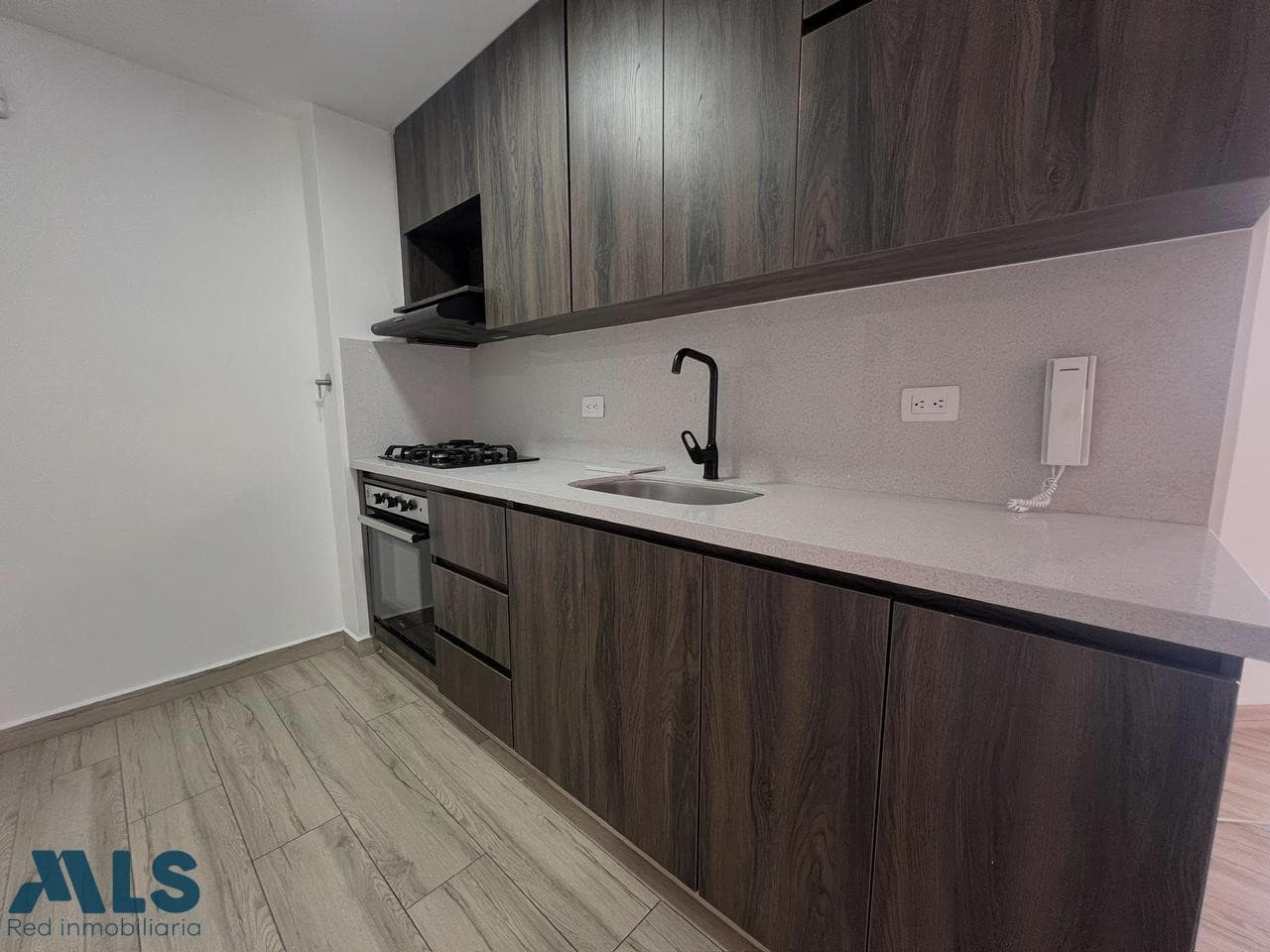 Apartamento en venta en El Tesoro, Poblado, Medellín — foto 1 de 20