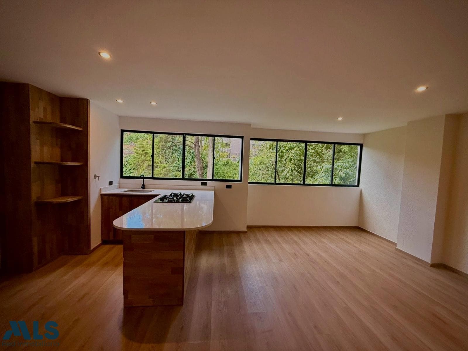 Apartamento en venta en El Tesoro, Poblado, Medellín — foto 1 de 12