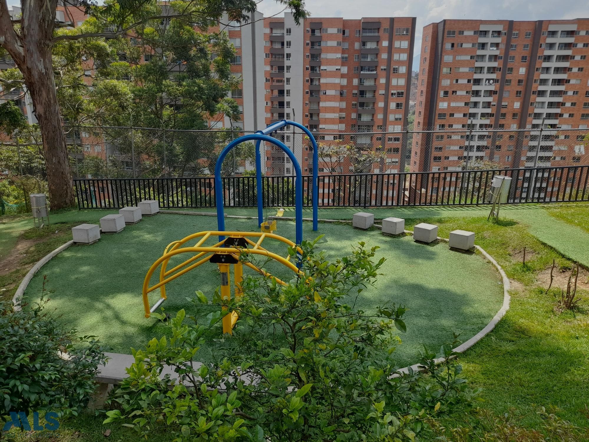 Casa en venta en La Colina, Belén Guayabal, Medellín — foto 1 de 23
