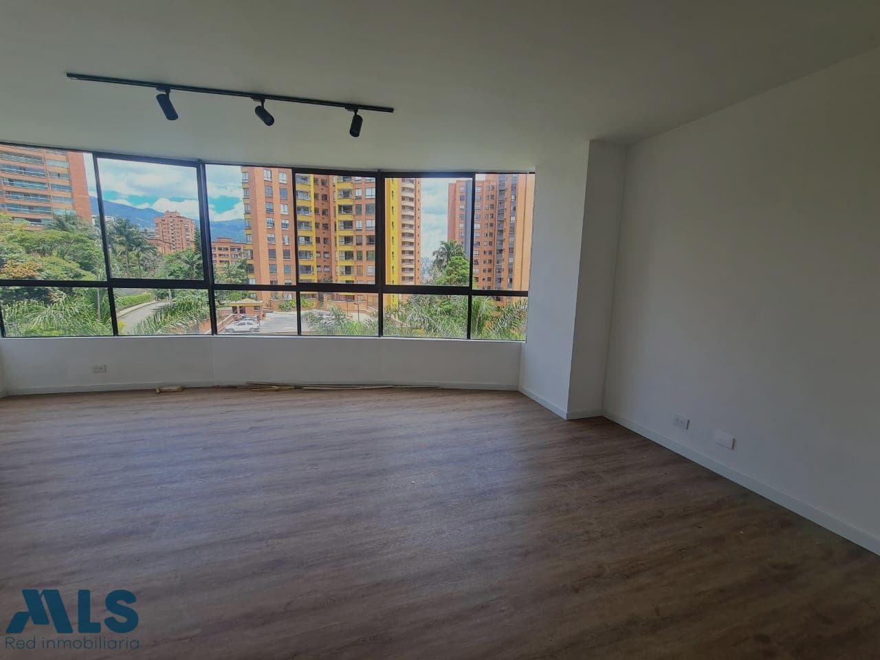 Apartamento en venta en El Campestre, Poblado, Medellín — foto 1 de 14