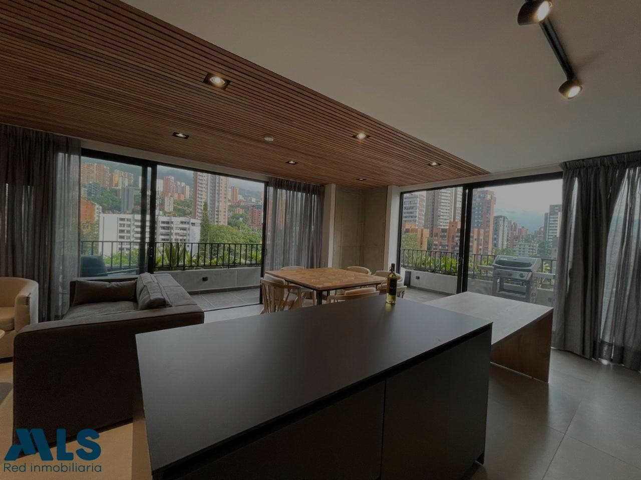 Apartamento en venta en Oviedo, Poblado, Medellín — foto 1 de 20