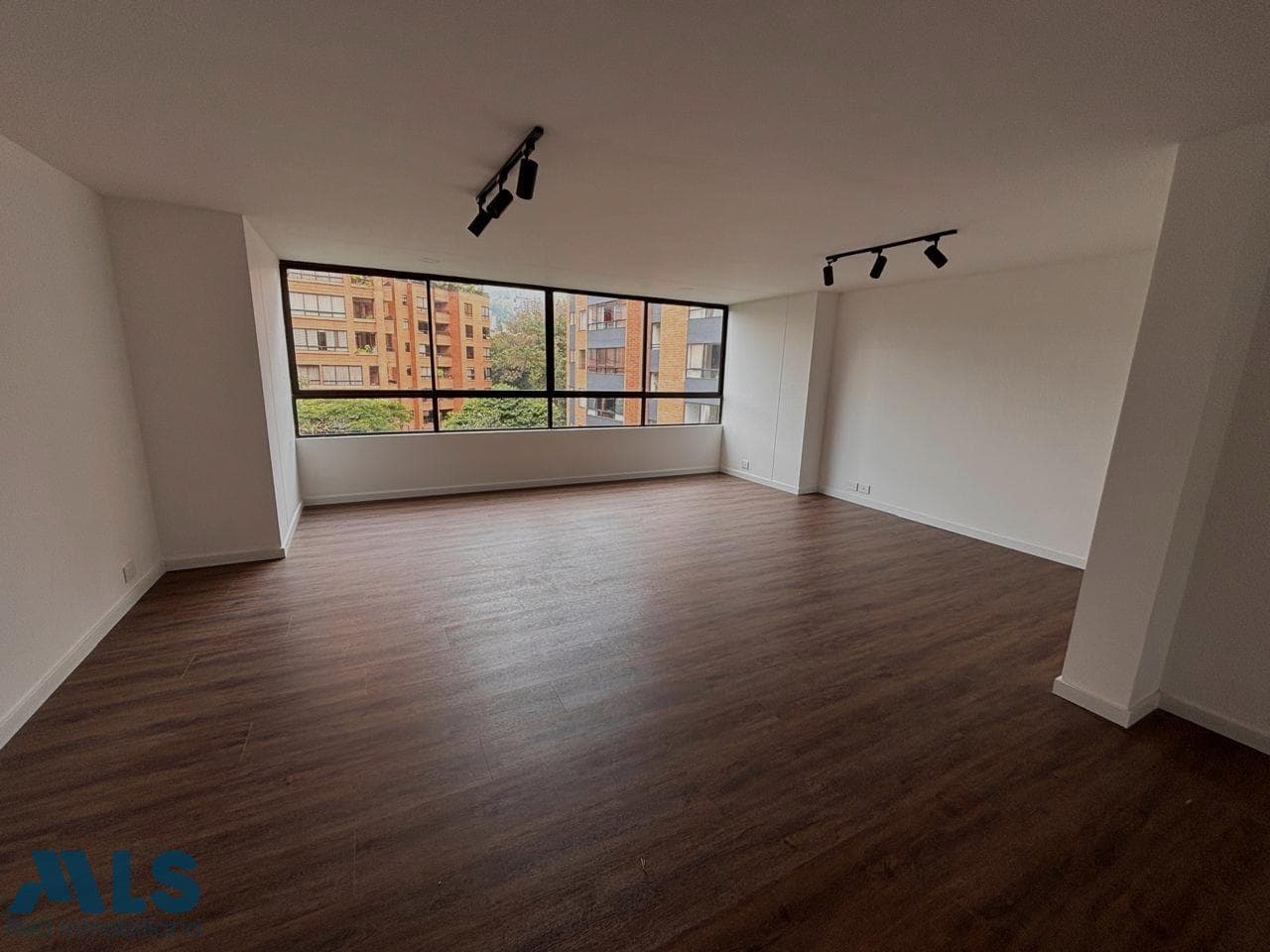 Apartamento en venta en La Tomatera, Poblado, Medellín — foto 1 de 11