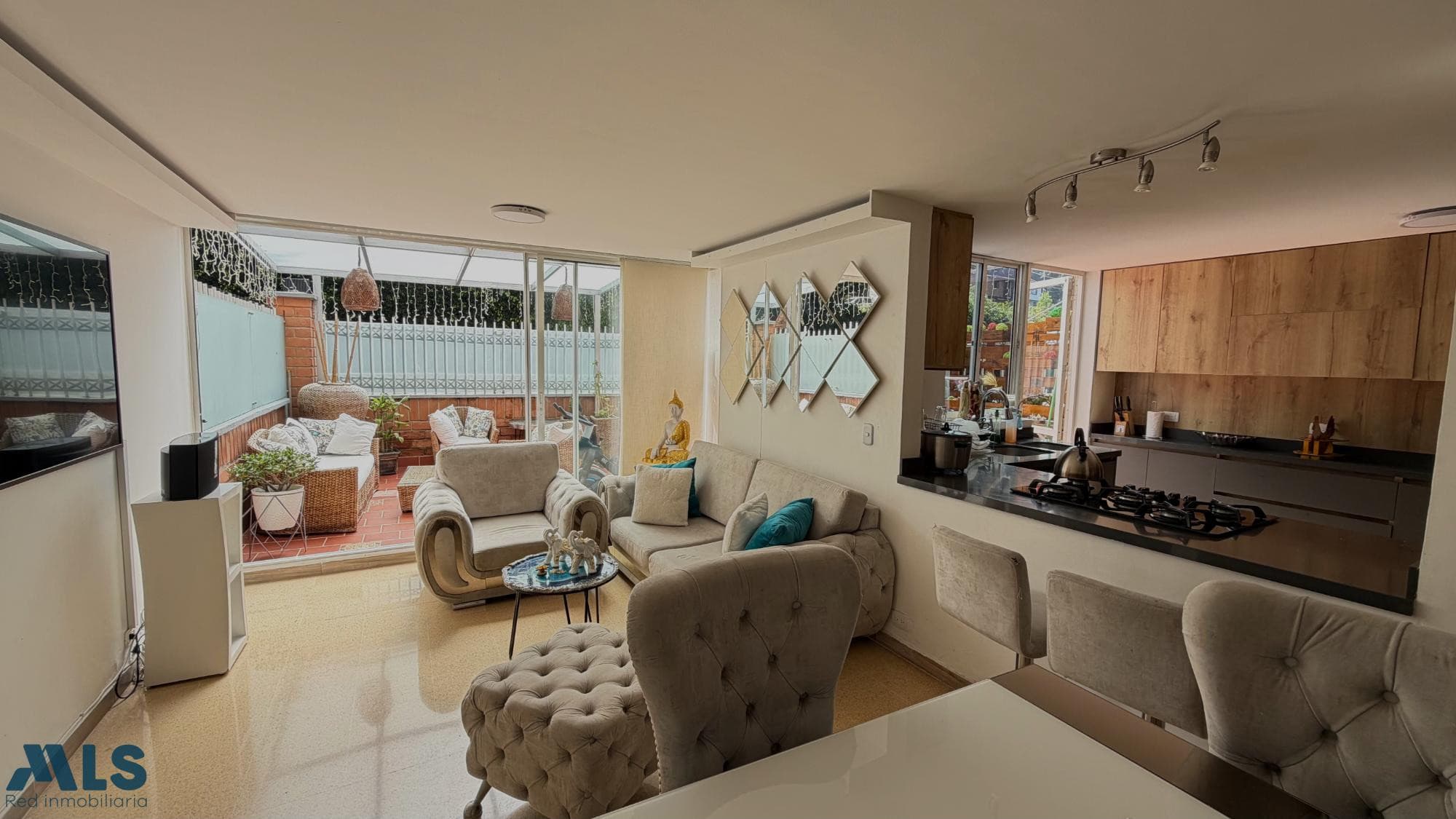 Apartamento en venta en Los Naranjos, Poblado, Medellín — foto 1 de 31