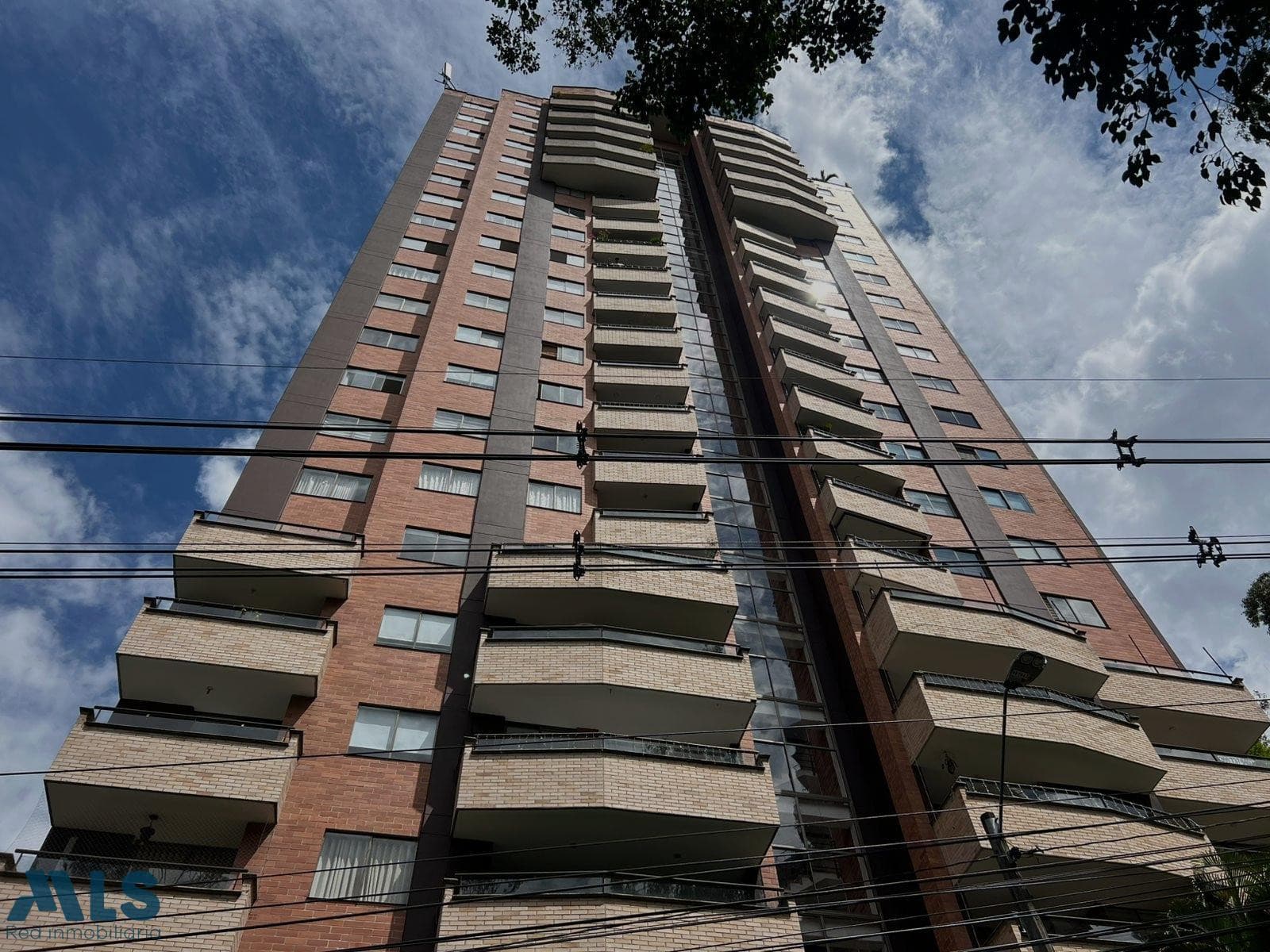 Apartamento en venta en El Tesoro, Poblado, Medellín — foto 1 de 16