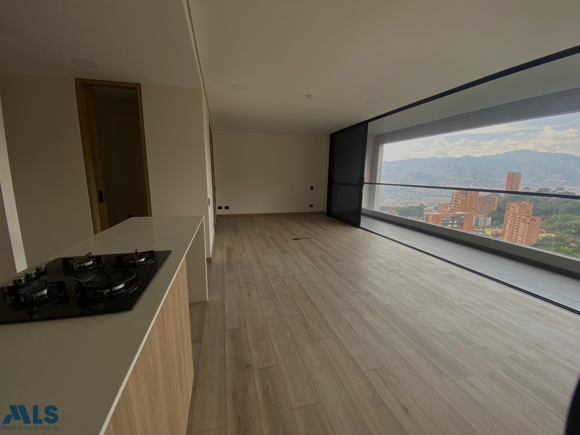Apartamento en venta en Las Palmas, Poblado, Medellín — foto 1 de 15
