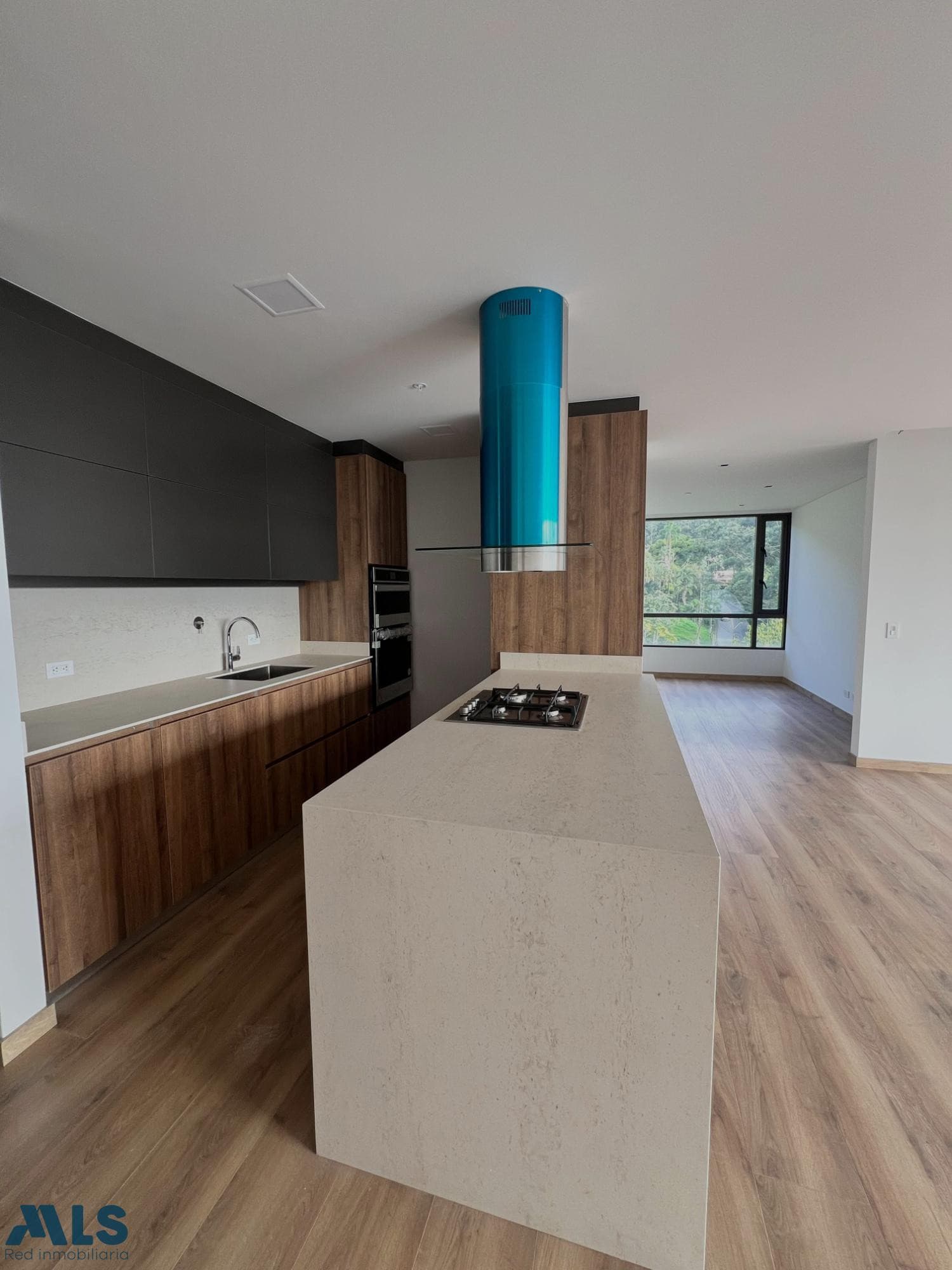 Apartamento en venta en Alto De Las Palmas, Poblado, Medellín — foto 1 de 17