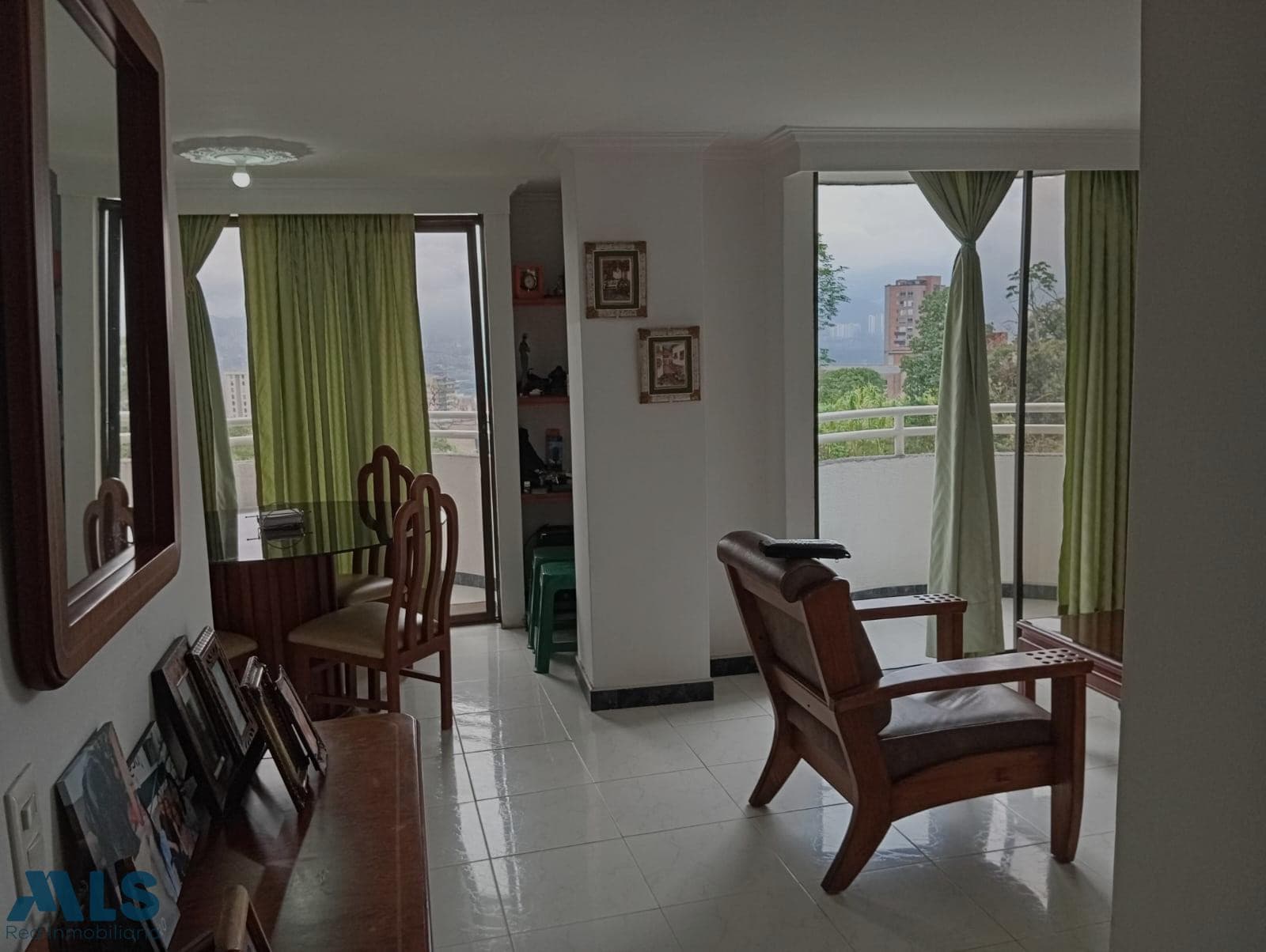 Apartamento en venta en Las Lomas Nº 2, Poblado, Medellín — foto 1 de 17