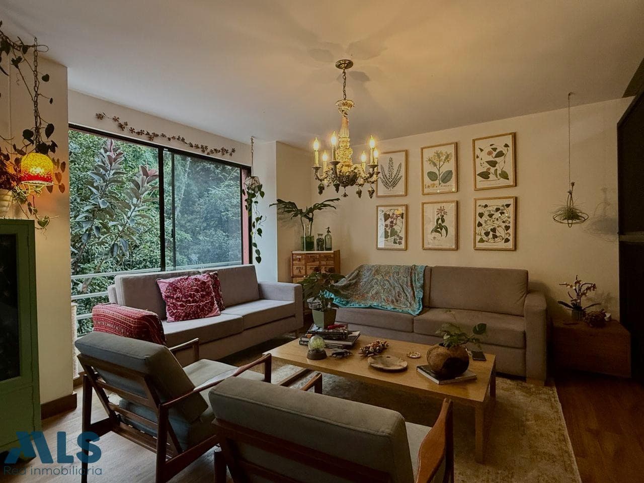 Casa en venta en Poblado, Medellín — foto 1 de 17