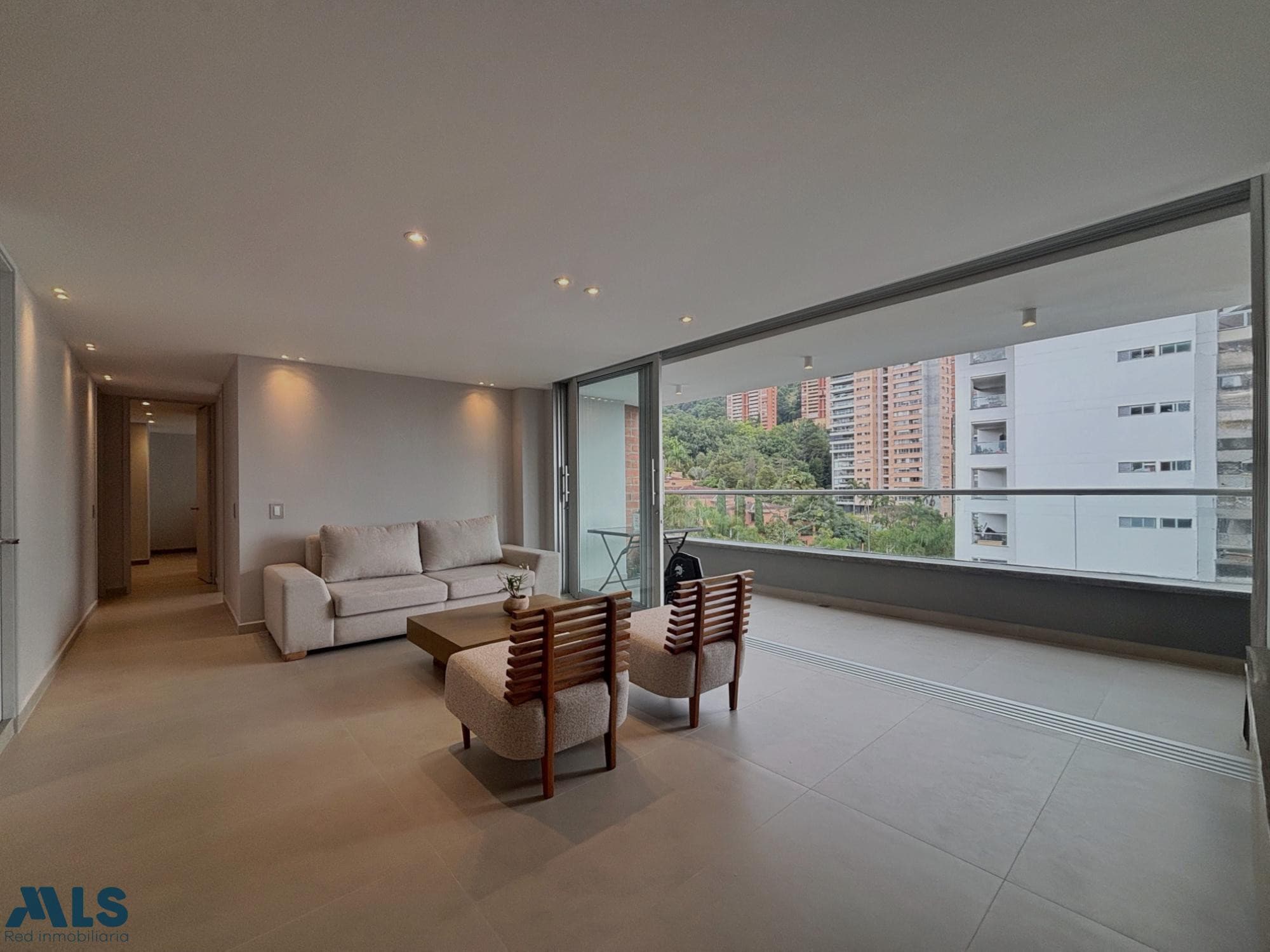 Apartamento en venta en La Calera, Poblado, Medellín — foto 1 de 20