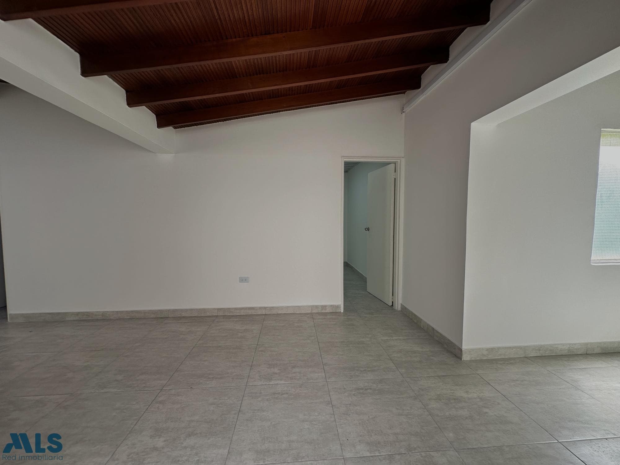 Casa en venta en Los Colores, Laureles, Medellín — foto 1 de 26