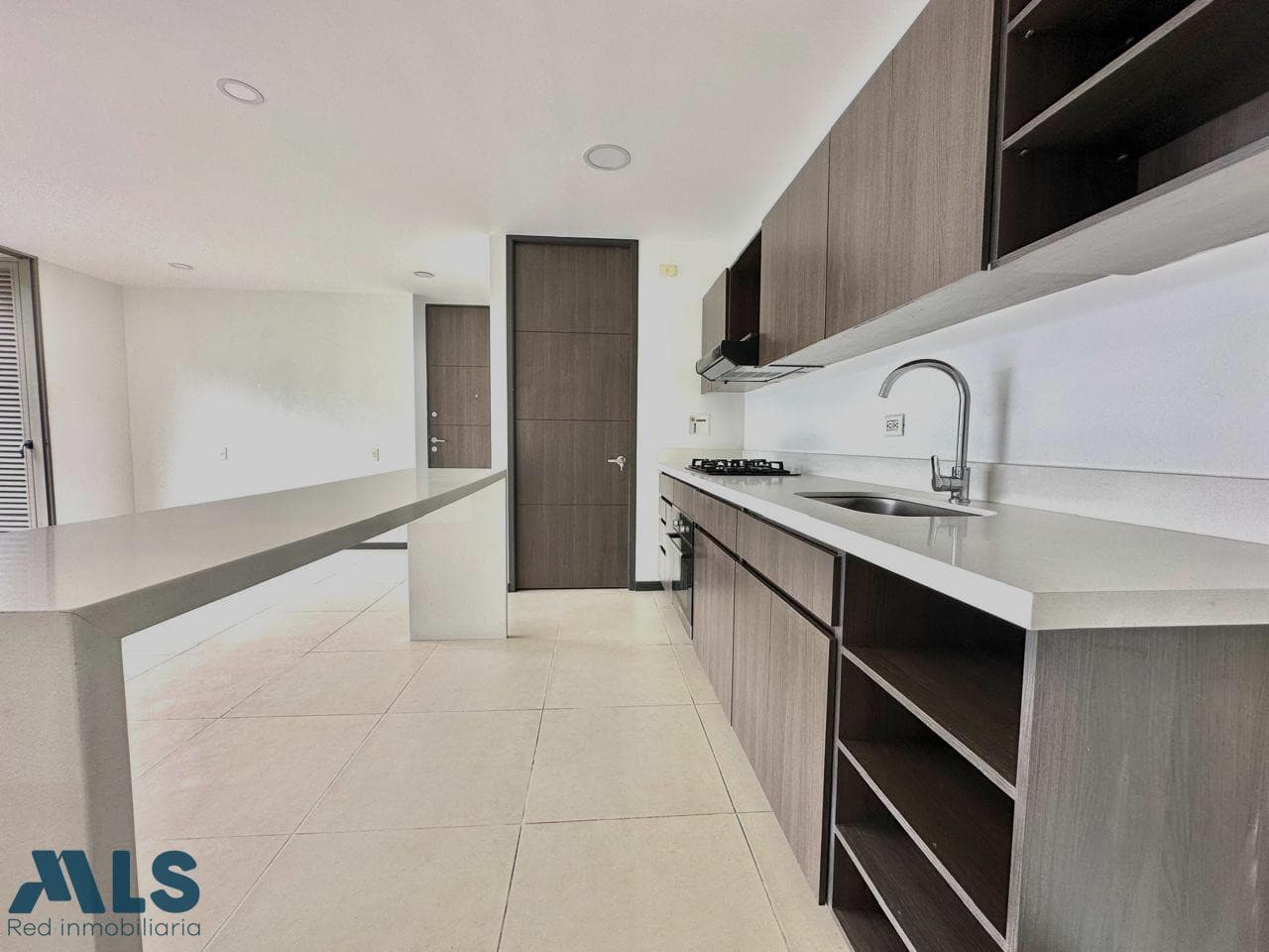 Apartamento en venta en Altos Del, Poblado, Medellín — foto 1 de 18