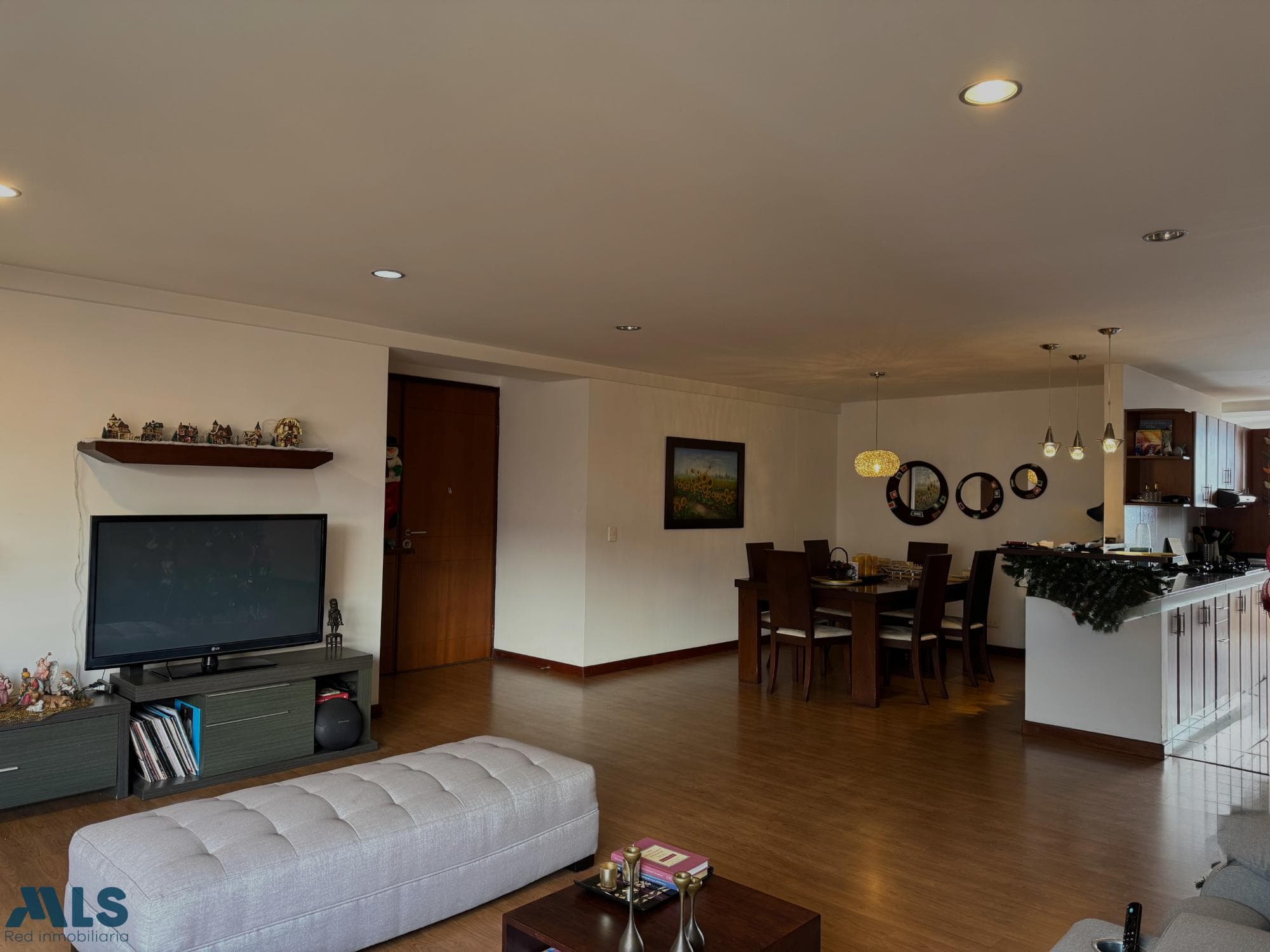 Apartamento en venta en La Tomatera, Poblado, Medellín — foto 1 de 11
