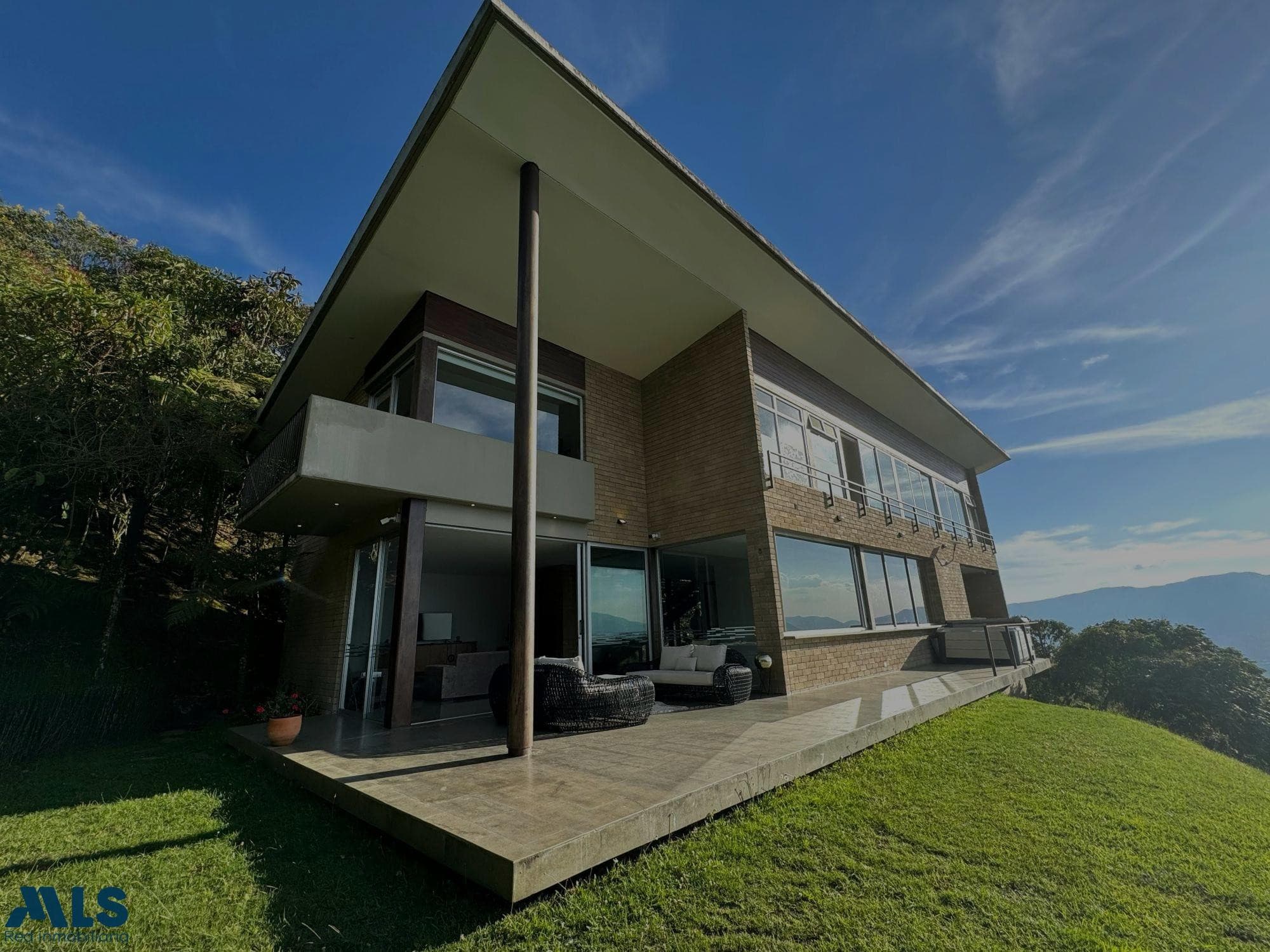 Casa en venta en Alto De Las Palmas, Poblado, Medellín — foto 1 de 13