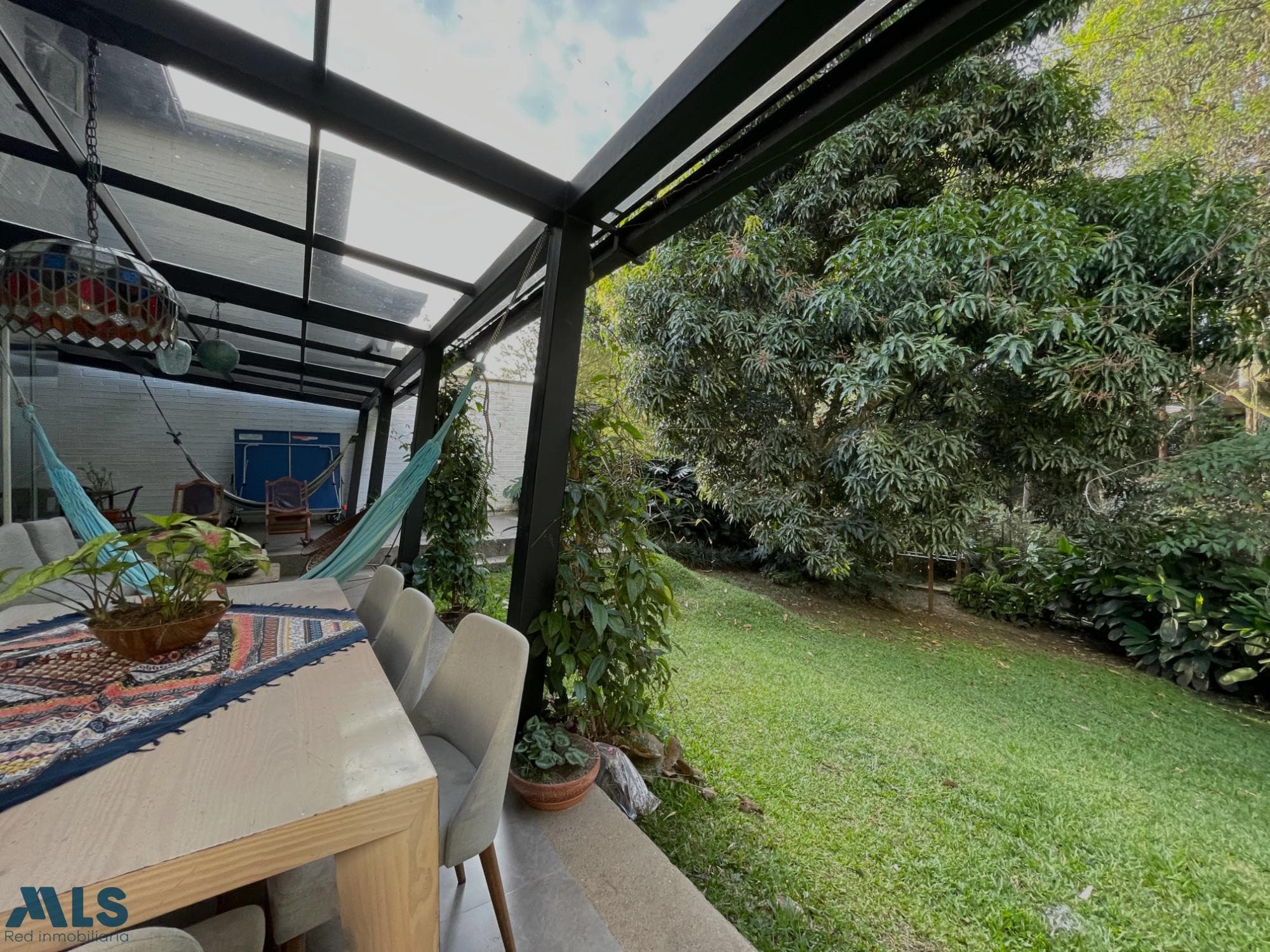 Casa en venta en San Lucas, Poblado, Medellín — foto 1 de 25