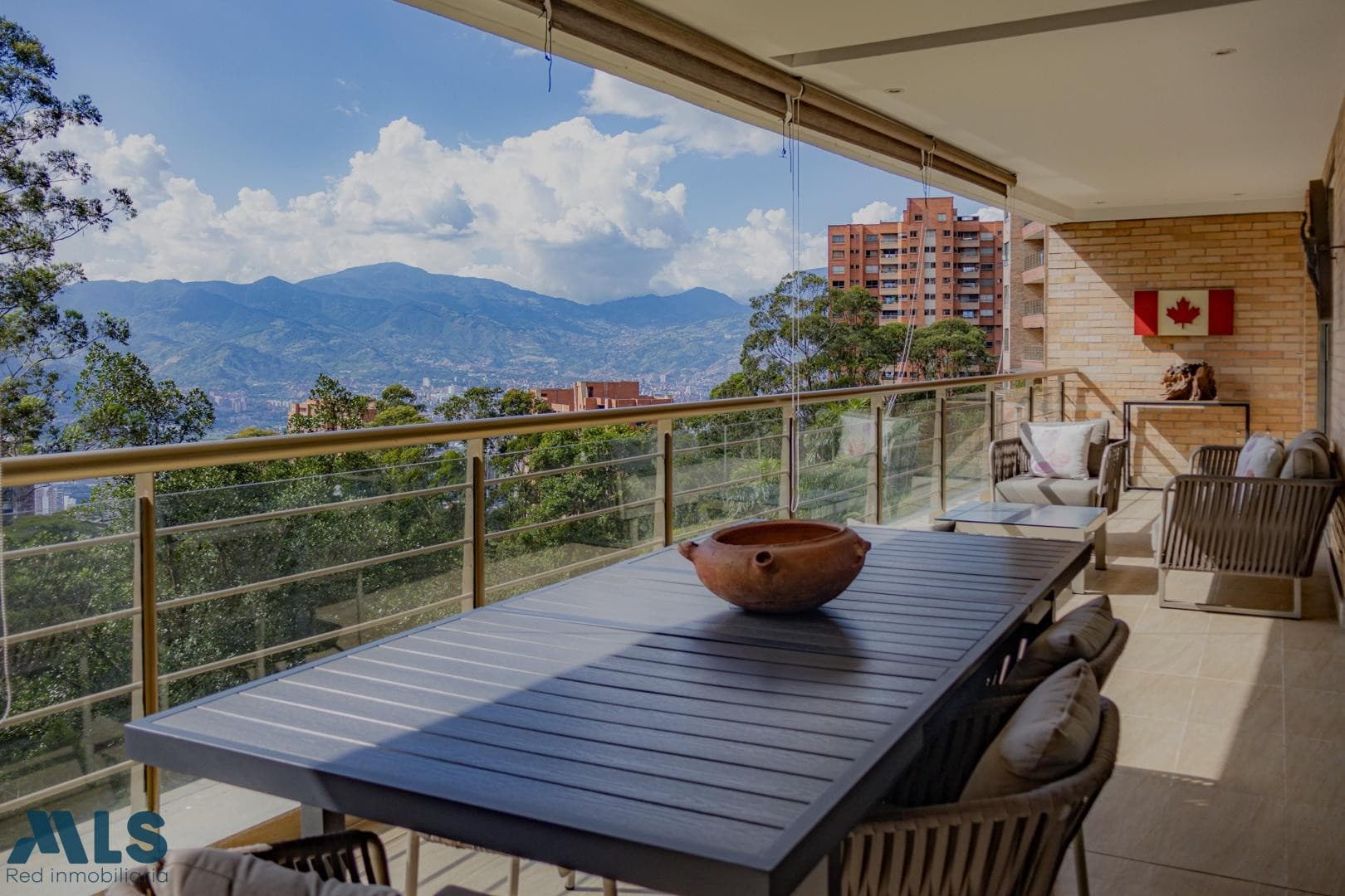 Apartamento en venta en Poblado, Medellín — foto 1 de 36