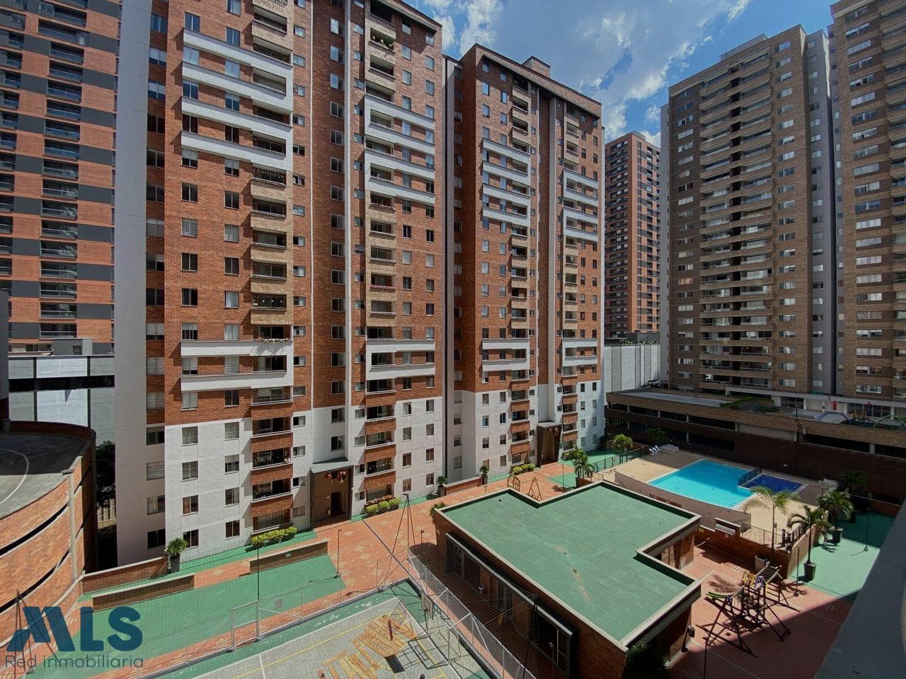 Apartamento en venta en Ciudad Del Rio, Poblado, Medellín — foto 1 de 13