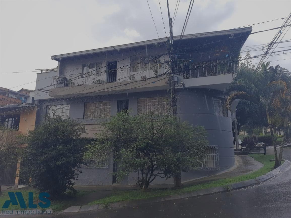 Casa en venta en Villa Hermosa, Centro, Medellín — foto 1 de 11