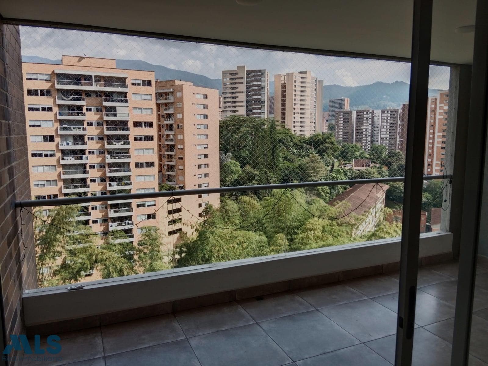 Apartamento en venta en Loma de los Mesa, Aburra Sur, Envigado — foto 1 de 46